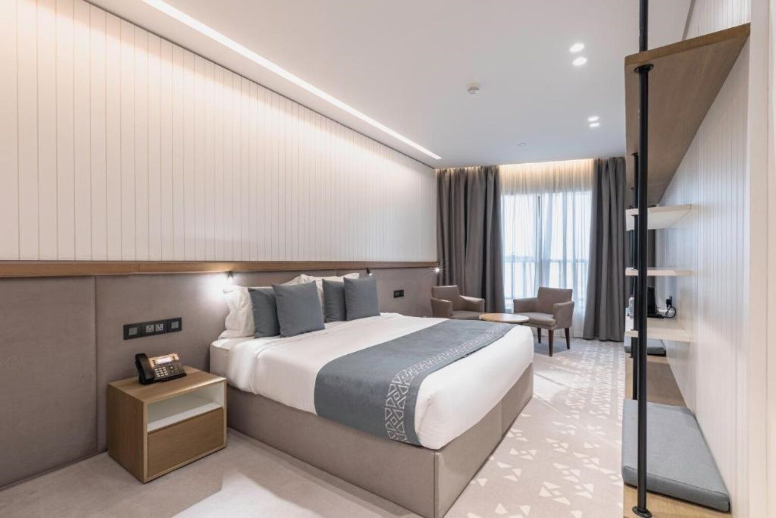 Chambre spacieuse de l’As’Saafa Golden Hotel